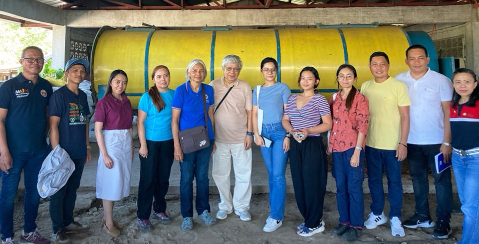 Trained biogas participants learned about the circular connection of waste segregation, anaerobic digestion, composting, and greening programs at Muntinlupa City. The yellow composter has served the city for over 16 years.