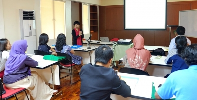 Basic English Course commences for new SEARCA scholars