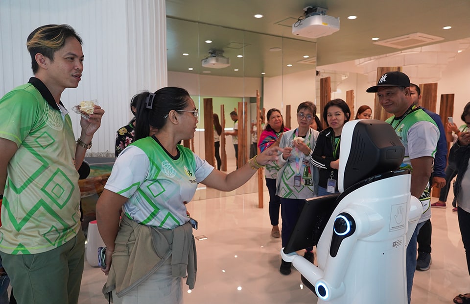 Farm school students learn about SEARCA's agroentrepreneurship projects