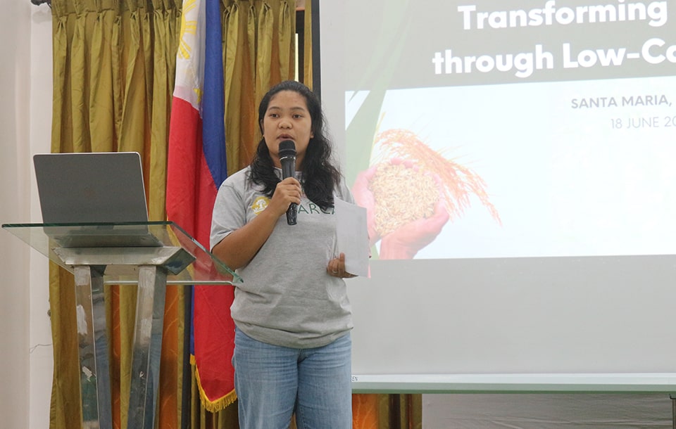 Ms. Casal welcomes the participants on behalf of the municipal mayor.