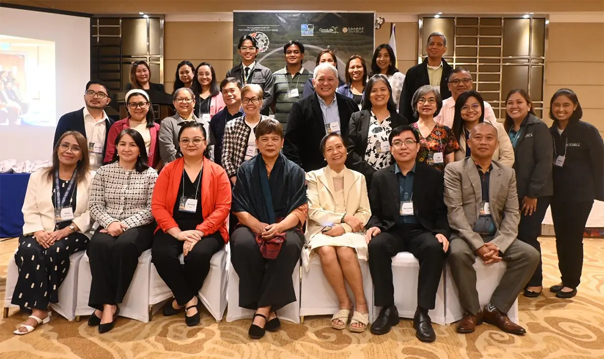 Participants from the science, government, and media sectors come together to strengthen dialogue and collaboration on biotechnology research, regulation, and communication.