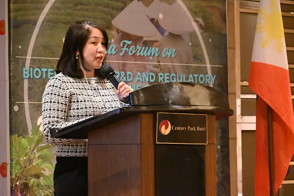 Dr. Gerlie Tatlonghari, SEARCA Program Head for Research and Thought Leadership, emphasizes the importance of linking scientific innovation with effective communication.