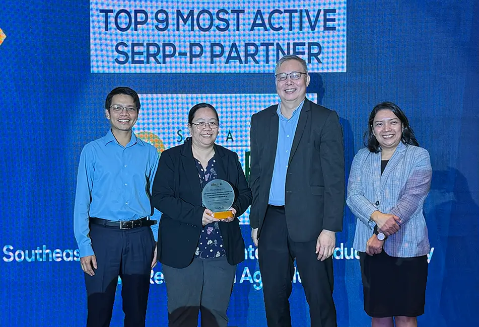 Ms. Bernice Anne De Torres (second from left) holds the plaque of recognition presented by PIDS President Dr. Philip Arnold Tuaño to SEARCA as one of the 10 most active SERP-P members.