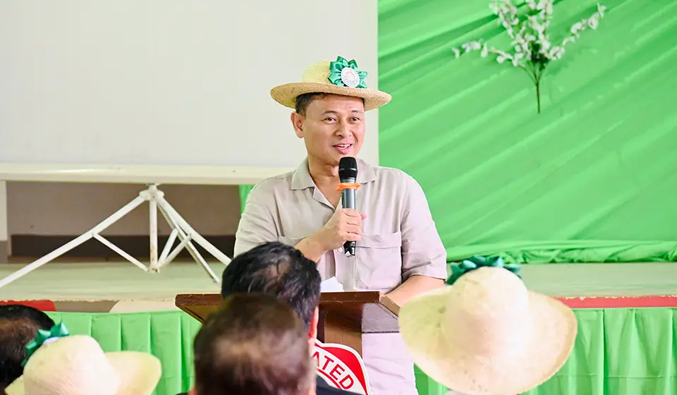 DepEd Secretary Sonny Angara gives his closing remarks at the "From Farms to Classrooms: Nourishing Futures Together" dialogue.