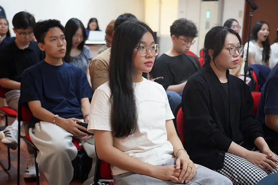 Can Tho University students explore SEARCA's education, research, and innovation initiatives