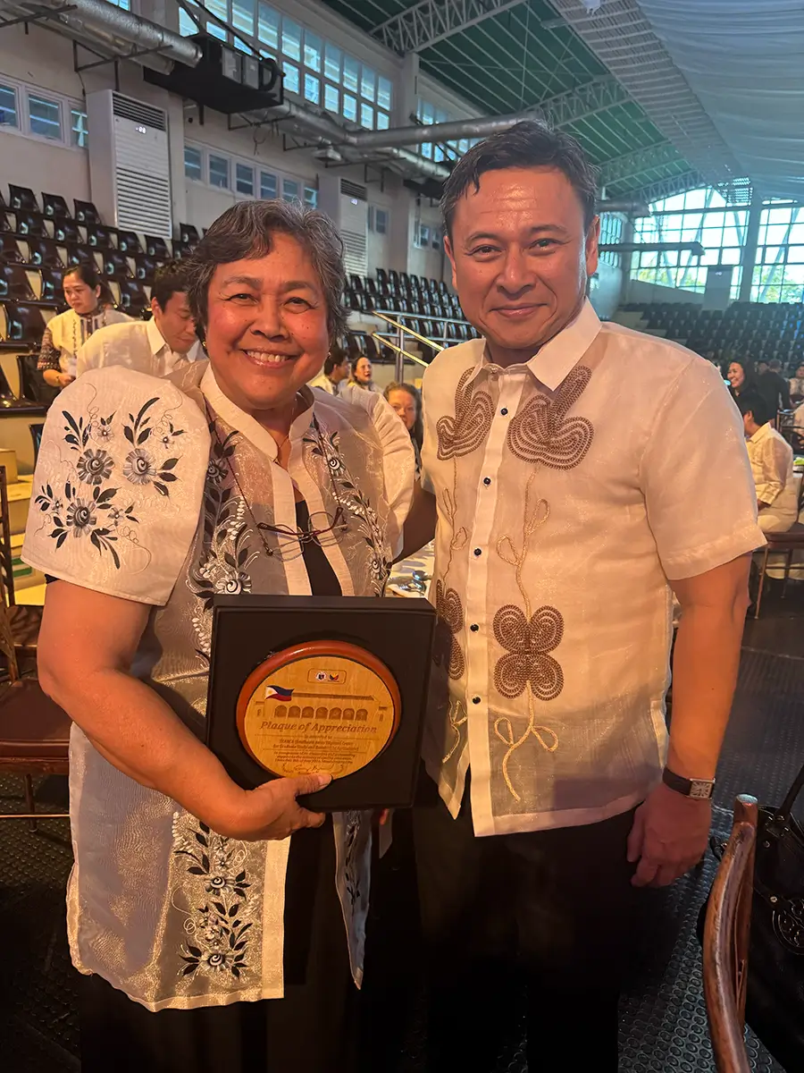 H.E. Sonny Angara, Secretary of the Department of Education (DepEd) of the Philippines, presented the plaque of appreciation to SEARCA Center Director Dr. Mercedita Sombilla.