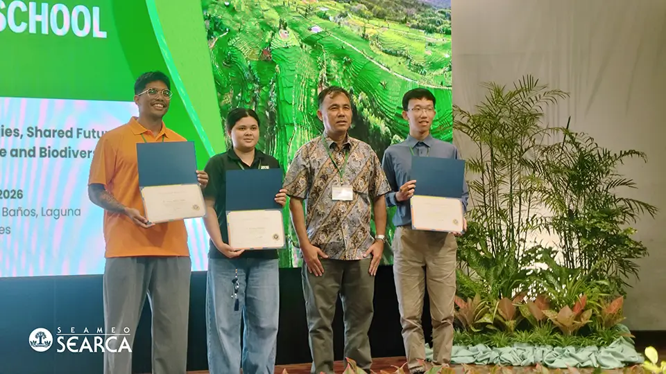 The best paper presenters receive certificates of recognition from Dr. Trisurat (third from left)