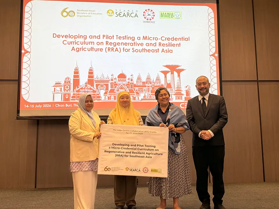 Datuk Dr. Habibah Abdul Rahim, Director of the SEAMEO Secretariat (second from left), presents the SEAMEO Inter-Centre Collaboration Grant to SEARCA Center Director Mercedita Sombilla (second from right), together with representatives of partner centers SEAMEO SEAMOLEC and SEAMEO RIHED during the SEAMEO Centre Directors Meeting (CDM) held on 14–15 July 2026 in Chon Buri, Thailand.