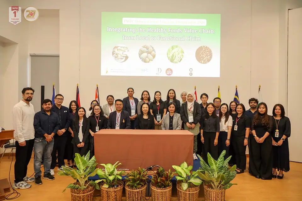 Participants, facilitators, organizers, and university officials gather for a commemorative group photo with Mae Fah Luang University Vice President Prof. Sujitra Wongkasemjit, Dean of the School of Agro-Industry Asst. Prof. Dr. Sutthiwal Setha, and Healthy Foods Training Programme Leader Prof. Dr. Saroat Rawdkuen during the Healthy Foods Training Programme in Chiang Rai, Thailand. Photo courtesy of Mae Fah Luang University.