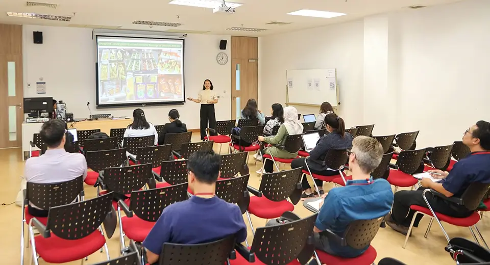 During the final functional food pitch, Dr. Jihan Santanina Santiago-Alumbro presents a project concept inspired by the training, emphasizing not only the development of science-based functional foods but also the valorization of agricultural surplus and by-products through sustainable innovation. Photo courtesy of Mae Fah Luang University.