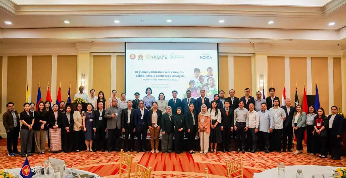 H.E. Dr. Oung Borat (center), MoEYS Cambodia Secretary of State, with stakeholders and partners during the Regional Validation Workshop for School Meals Landscape Analysis. (Photo courtesy of MoEYS Cambodia)