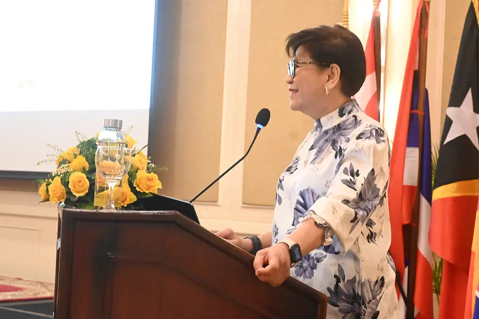 Dr. Imelda Angeles-Agdeppa, Project Leader of the School Meals Project, facilitates the development of the regional action roadmap for school meals across ASEAN.