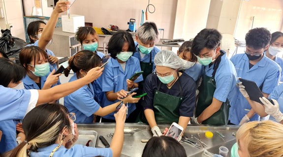 Dr. Sirikachorn during her necropsy class at KKU veterinary school.