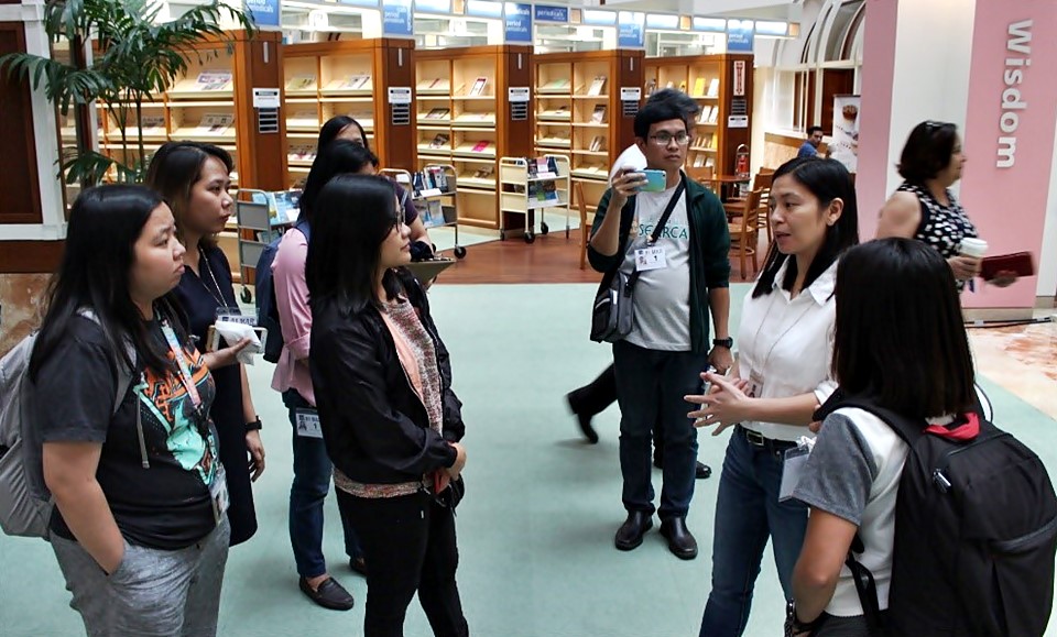 The learner-participants get a glimpse of ADB’s modern library during their study tour.