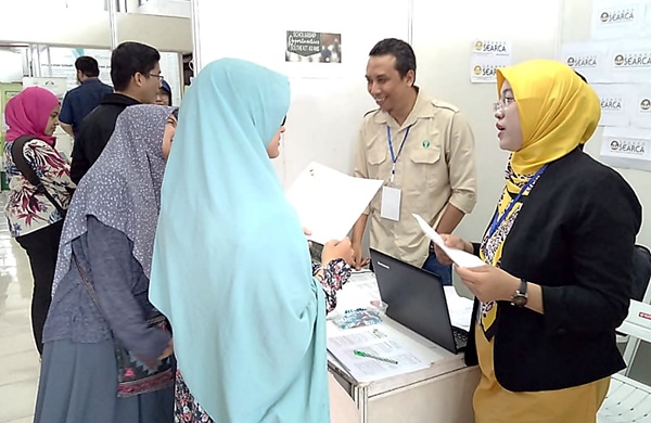 Scholars represent SEARCA in IPB Scholarship Expo