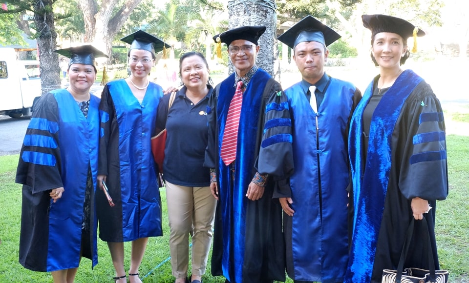 Karen Joyce G. Cayamanda (Best PhD Dissertation Award), Nguyen Thi Huyen, Dr. Maria Cristeta N. Cuaresma (Program Head for Graduate Education and Institutional Development), Armando BM Afonso, Gerald M. Salas (Academic Achievement Award), Imelda Grace Siregar (Academic Achievement Award)