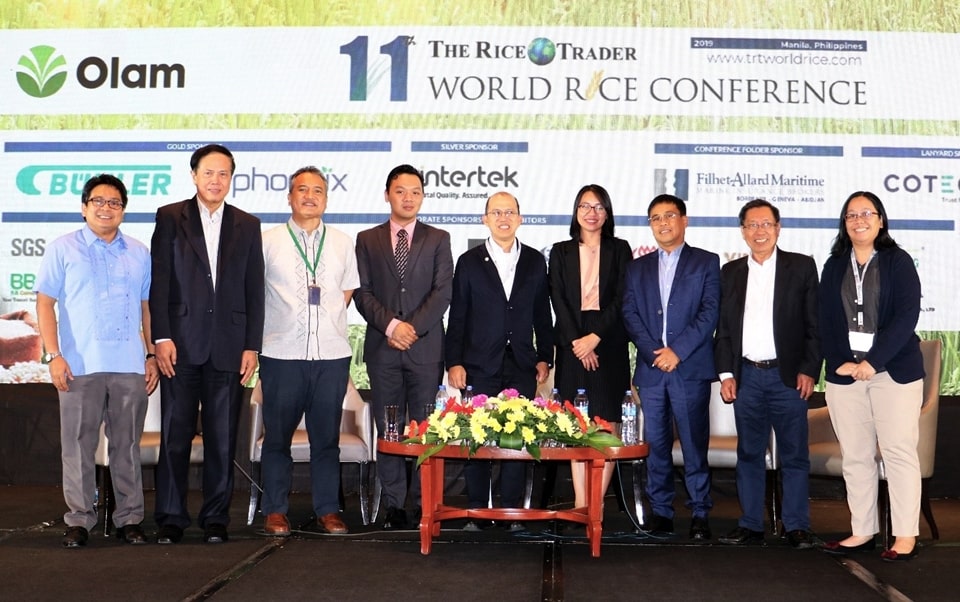 From left to right: Dr. Pedcris M. Orencio, Program Head, RDD, SEARCA; Dr. Ramon L. Clarete, Professor, UPSE; Dr. Roehlano M. Briones, Senior Research Fellow, PIDS; Mr. Jose Ma. Luis P. Montesclaros, Associate Research Fellow, NTU; Dr. Glenn B. Gregorio, Director, SEARCA; Ms. Jansinee Kankaew, Head of Implementation, APTERR Secretariat; Mr. Jerry E. Pacturan, Country Programme Officer – Philippines and Myanmar, IFAD Asia Pacific Division; Mr. Cresente C. Paez, Director, Cooperative Development Program, AFA; Ms. Bernice Anne C. Darvin, Program Specialist, RDD, SEARCA