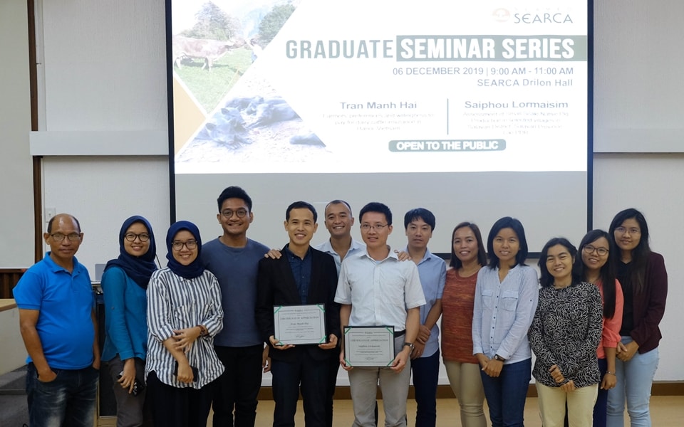 (Center, L-R) Saiphou Lormaisim and Tran Manh Hai, presenters during the GSS, together with their fellow SEARCA Scholars.