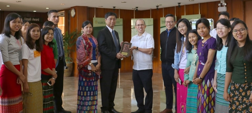 Ambassador Lwin Oo is flanked on his right by his wife and Mr. Min Si Thu Zaw, Third Secretary, Embassy of Myanmar in the Philippines. Also present are Myanmar students enrolled at UPLB, many of whom are SEARCA scholars.