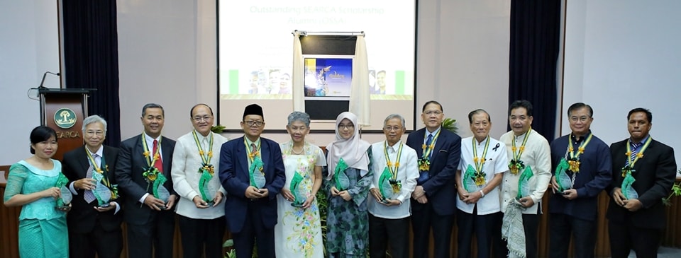 Notable SEARCA Alumni: Recipients of the Outstanding SEARCA Scholarship Alumni (OSSA) and Emerging Leaders in Transition Economies (ELITE) award. (L-R) Dr. Seng Mom (ELITE Awardee from Cambodia), Dr. Phan Hieu Hien (OSSA Awardee from Vietnam), Prof. Dr. Musliar Kasim (OSSA Awardee from Indonesia), Dr. Generoso G. Octavio (OSSA Awardee from the Philippines), Prof. Dr. Ir. Mochammad Maksum (OSSA Awardee from Indonesia), Dr. Naomi Tangonan (OSSA Awardee from the Philippines), Representative of Prof. Dr. Mahiran Basri (OSSA Awardee from Malaysia), Dr. Lucrecio L. Rebugio (OSSA Awardee from the Philippines), Dr. Klanarong Sriroth (OSSA Awardee from Thailand), Dr. Chya Suthiwanith (OSSA Awardee from Thailand), Dr. Segfredo R. Serrano (OSSA Awardee from the Philippines), Dr. Delfin J. Ganapin, Jr. (OSSA Awardee from the Philippines), and Mr. Agustinho Da Costa Ximenes (ELITE Awardee from Timor Leste).