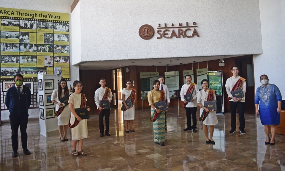 SEARCA graduating scholars from Myanmar and Thailand together with the SEARCA officials.