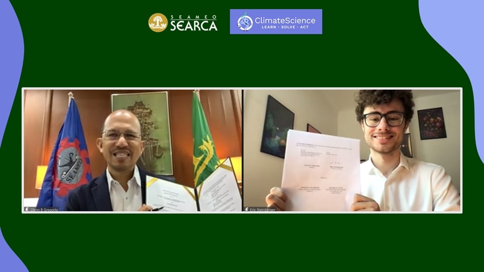 SEARCA Director Dr. Glenn B. Gregorio (left) and ClimateScience CEO and Co-founder Mr. Eric Steinberger each holds a copy of the MOU between SEARCA and ClimateScience that they signed in a virtual ceremony on 27 September 2021.