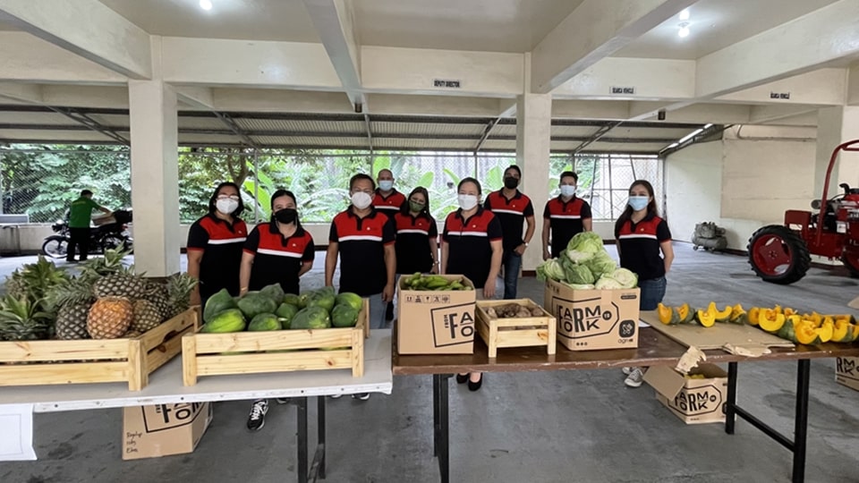 SEARCA Anniversary Community Pantry organizers led by Ms. Adoracion T. Robles (fourth from right), Unit Head, Budget Unit (BU); and Mr. Fernando B. Artates (third from left), Unit Head, Accounting Unit (AcU).