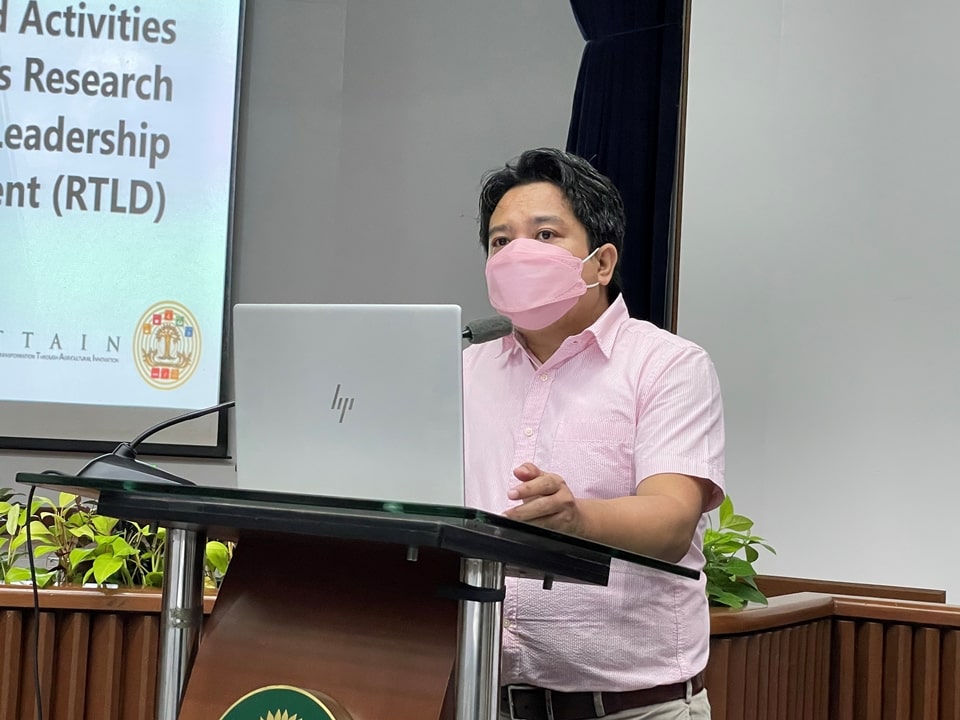 Dr. Pedcris M. Orencio, Program Head, Research and Thought Leadership Department (RTLD), presents the Center’s research projects and engagements with ASEAN bodies and regional partners in agricultural and rural development.