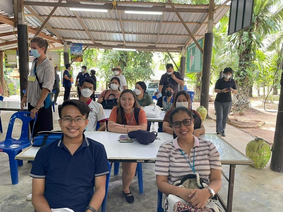 LevelUPHEI AFAR grantees (Front L-R) Reymond Denver Q. Buenaseda from the University of the Philippines Los Baños; Ms. Crislin B. Cruz from Visayas State University (2nd row-M) Ms. Ella Joy A. Ponce from Central Luzon State University