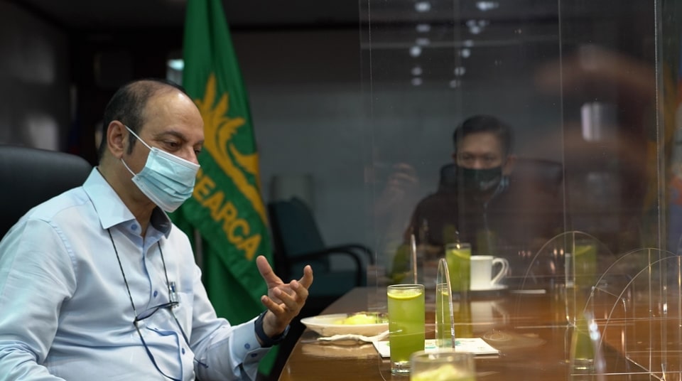 Dr. Singh (left) talks about the importance of quinoa and millets as stress-tolerant and alternative crops in terms of nutritional value during his meeting with SEARCA officers and staff led by SEARCA Deputy Director Florendo (right).