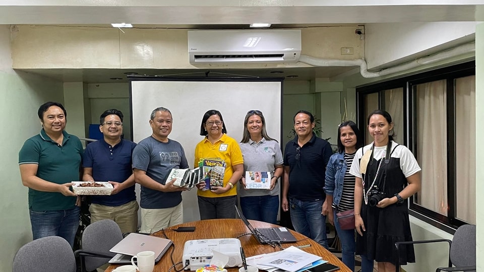 On behalf of SEARCA, Asst. Prof. Glenn N. Baticados (third from left), Program Head, Emerging Innovation for Growth Department (EIGD), receives a token of appreciation from representatives of SEDP MPC.