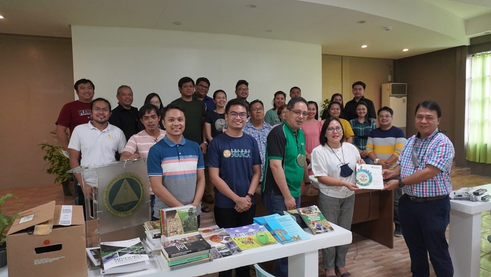 Dr. Romeo V. Labios (rightmost), along with Mr. Benedict A. Juliano (third from left), Unit Head, Applied Knowledge and Resources Unit (AKRU), donate various SEARCA knowledge products to CBSUA represented by Dr. Ramona Isabel Ramirez, CBSUA Vice President for Research and Innovation, during their visit and collaboration meeting.