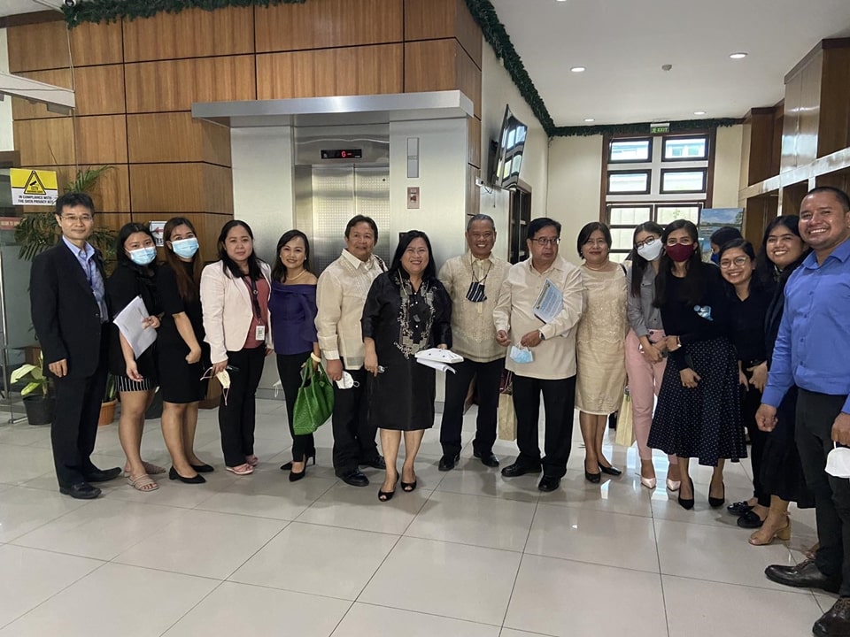 Some of the members of the NAFMIP Preparation team, led by Asec. Agnes Miranda (seventh from left) with Mr. Glenn Baticados (eighth from left), SEARCA Program Head for Emerging Innovation for Growth, and Usec. Fermin Adriano (ninth from left) of DA. Also in the photo are Mr. Takeshi Ueda (leftmost) of ADB and DA-PMS-PPD staff, project consultants, and experts. (Photo Credits: Dr. Marites Tiongco)