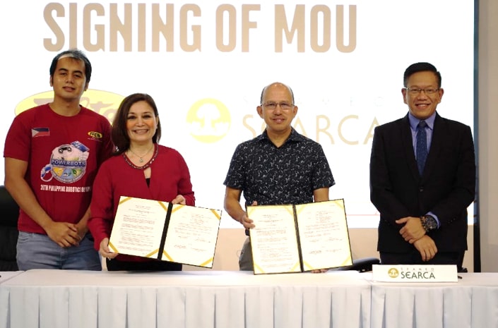 The signatories to the MOU are Dr. Glenn B. Gregorio (second from right), SEARCA Director, and Ms. Mylene R. Abiva (second from left), FELTA President and Chief Executive Officer. It was witnessed by SEARCA Deputy Director Joselito G. Florendo (rightmost) and a representative from FELTA (leftmost).