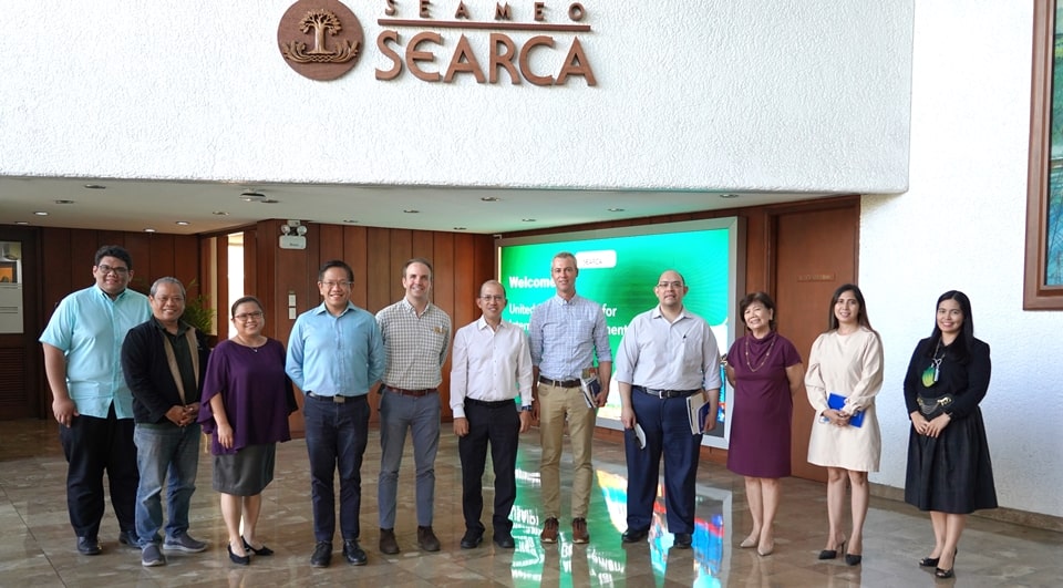 The SEARCA team led by Dr. Glenn B. Gregorio (center) welcomed the United States Agency for International Development (USAID) delegation that visited SEARCA on 8 September 2022. The USAID officials comprised Dr. Brent Edelman (fifth from right), General Development Advisor; Mr. Emil Francis De Quiros (fourth from right), Private Sector Engagement Officer; and Mr. John Avrett (fifth from right), US Embassy Manila Economic Officer.