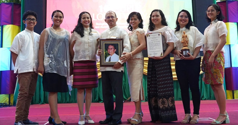 The family of Dr. Glenn B. Gregorio, Director of the Southeast Asian Regional Center for Graduate Study and Research in Agriculture (SEARCA), received the Multi-Generation University of the Philippines Los Baños (UPLB) Alumni Award during the 104th Loyalty Day and Alumni Homecoming: Strengthening the Partnership between UPLB and Alumni for Progressive Communities.