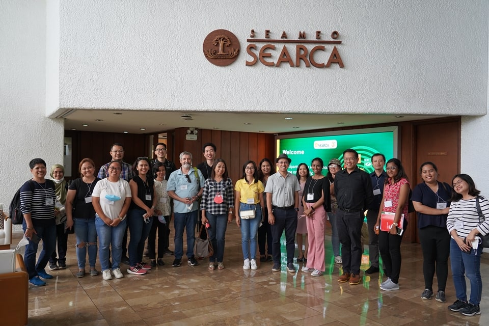 The Fifth Asian Short Course on Agribiotech, Biosafety Regulation and Communication (ASCA5) participants led by Dr. Rhodora Romero-Aldemita (sixth from left), Director of the ISAAA Southeast Asia Center and Global Knowledge Center on Crop Biotechnology, that visited SEARCA on 7 November 2022.