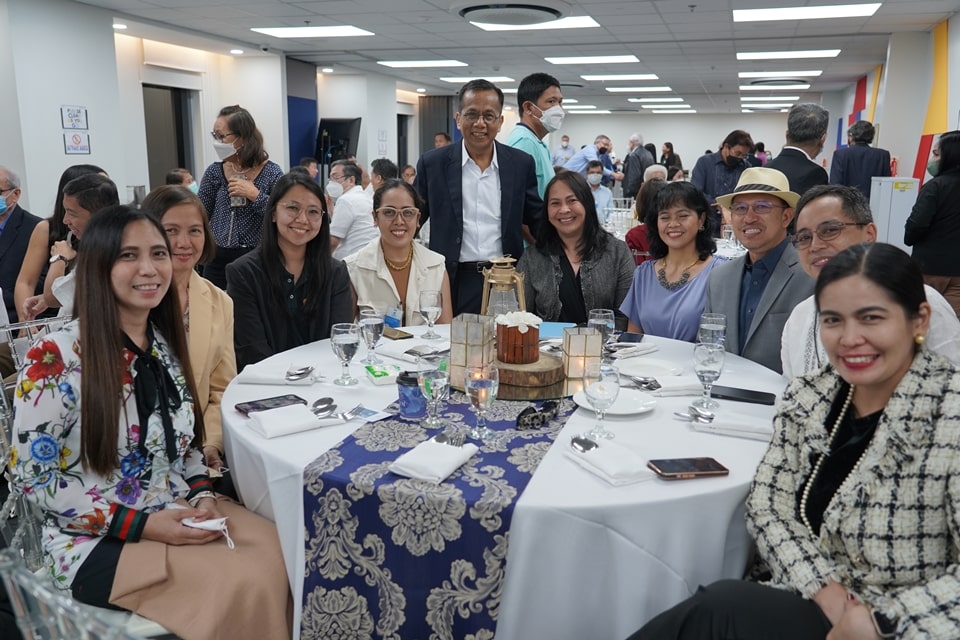 Dr. Balisacan (standing) with Dr. Gregorio (third from right), Mrs. Myla Beatriz Gregorio (fourth from right), and SEARCA staff who attended the book launch on 8 November 2022.