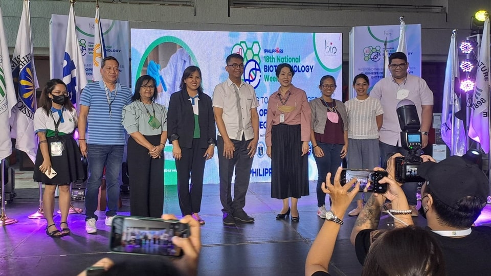 Representatives of the National Biotechnology Week Inter-Agency Committee including SEARCA Project Coordinator II Jerome Cayton C. Barradas (rightmost) stand with Dr. Claro N. Mingala (fifth from the left) representing the Department of Agriculture, the lead agency for the next National Biotechnology Week celebration.
