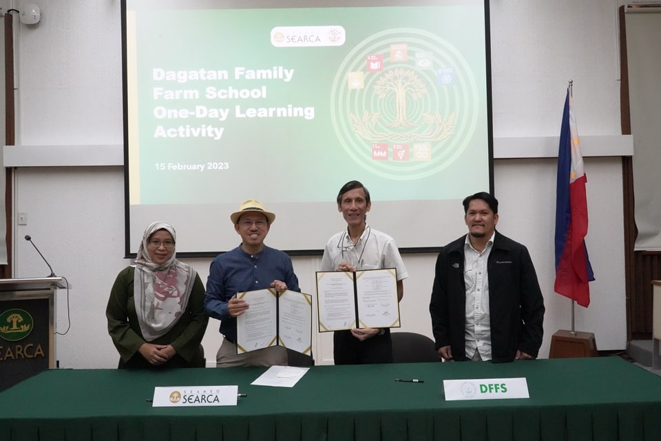 Dr. Gregorio (second from left) and Mr. Santos (second from right) each hold a copy of the Memorandum of Understanding (MOU) they signed on 15 February 2023. Also in the photo are Dr. Nur Azura Adam (leftmost), SEARCA Deputy Director for Programs, and Mr. Alberto Maramot, DFFS Principal.