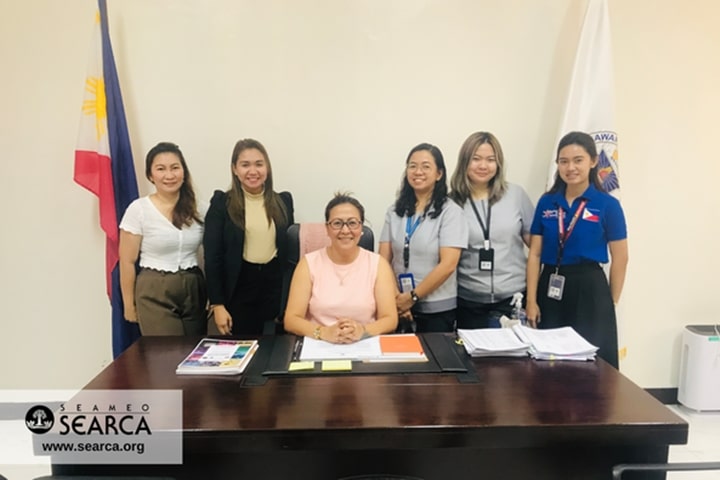 In photo (L-R): Ms. Rochella Lapitan, senior program associate of Research and Thought Leadership Department (RTLD) at SEARCA; Ms. Anna Gale Vallez, RTLD program specialist; Dir. Nenneth Alama, director of DepEd Bureau of Learner Support Services (BLSS); Ms. Belinda Beltran, nutritionist and dietician III; Ms. Christine Isabel Buenvenida, health education officer; and Ms. Jodi Bermundo, technical assistant, all of DepEd BLSS.