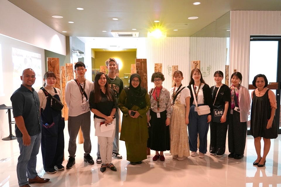 Seven students from Nagasaki University visited SEARCA on 1 March 2023. They were received by Dr. Nur Azura Adam (sixth from left), SEARCA deputy director for programs, Ms. Sharon Malaiba (fourth from left), head, Partnerships Unit, and other key SEARCA staff.