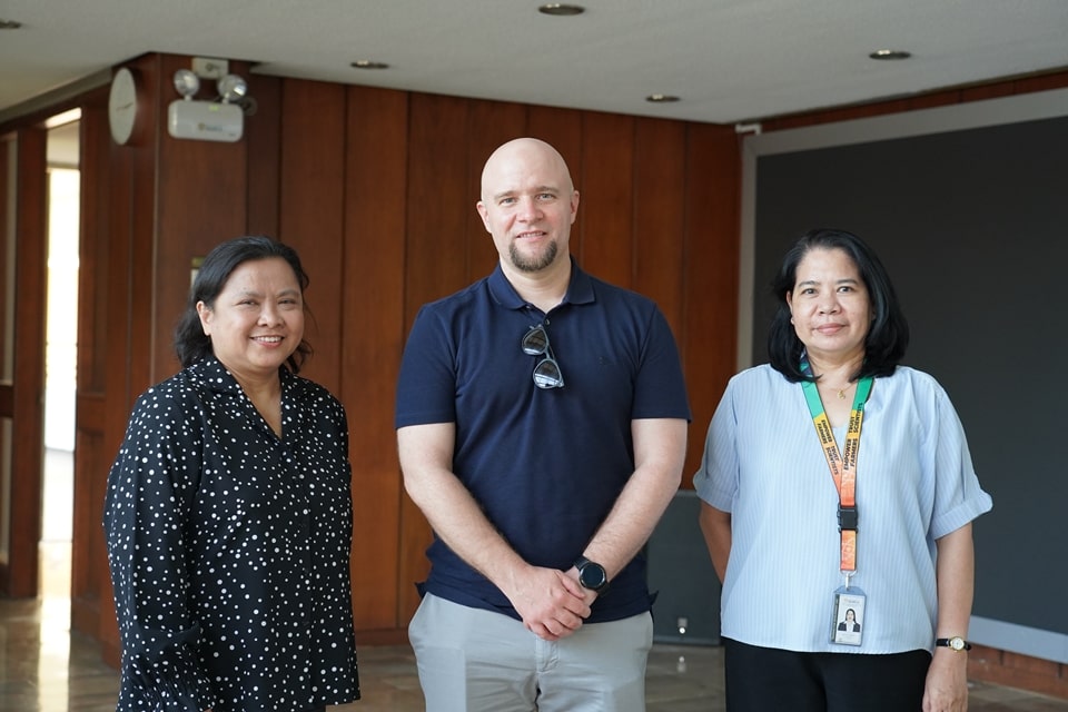 Prof. Sven Schottmann (center), associate dean for development and partnerships of the Ulster University, with Dr. Maria Cristeta Cuaresma (left), senior program head of Education and Collective Learning Department (ECLD), and Dr. Nova Ramos (right), head of ECLD-Training for Development Unit (T4DU).