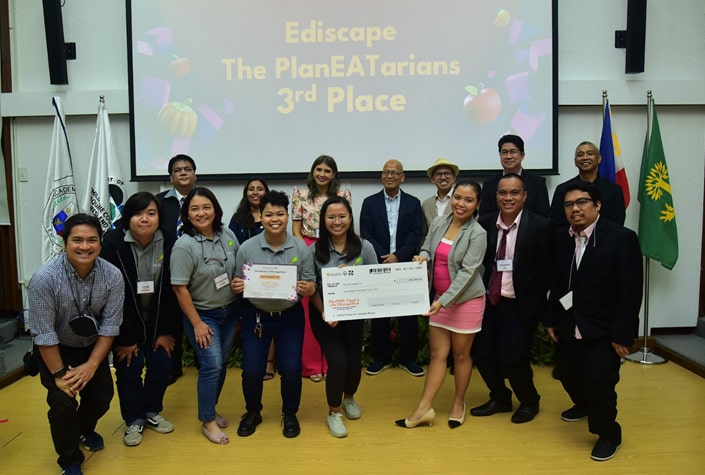 Team PlanEATarians and Team Ediscape (front row) share third place during the FLExPHD Grand Finals.
