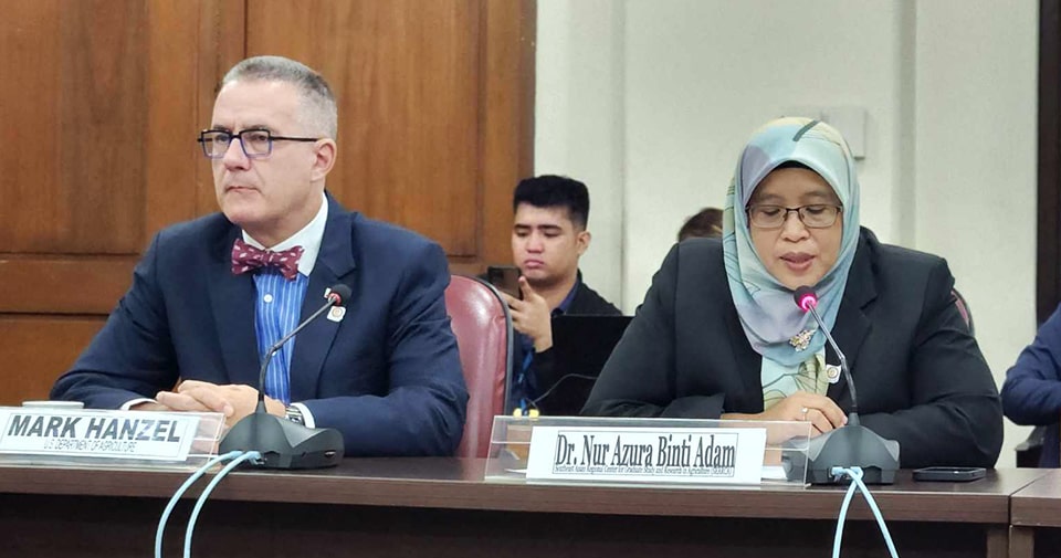 (From left) Mr. Mark Hanzel and Dr. Nur Azura Binti Adam during the opening program.