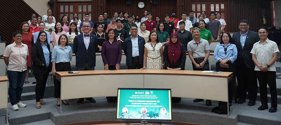 The participants, resource speakers, and organizers of the forum on Breeding Innovations for Increasing Productivity and Climate Resilience in Crops and Livestock.