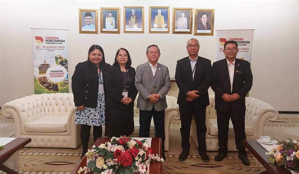 Dr. Ramos (second from left) met with the Honorable Martin Ben (center), Deputy Minister of M-FICORD, to discuss possible collaboration for SAtCE 2024. Others in photo are Ms. Vicky Tan (leftmost) and Mr. Nor Azmi Sulong (fourth from left), project director and project consultant, respectively, of Derrisen Sdn Bhd and Mr. Boniface Alin Anak Tanung (rightmost), special administrative officer to the Deputy Minister.