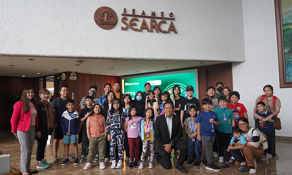 ACTS Center homeschoolers, their parents and guardians, and Ms. Yao with the SEARCA delegation