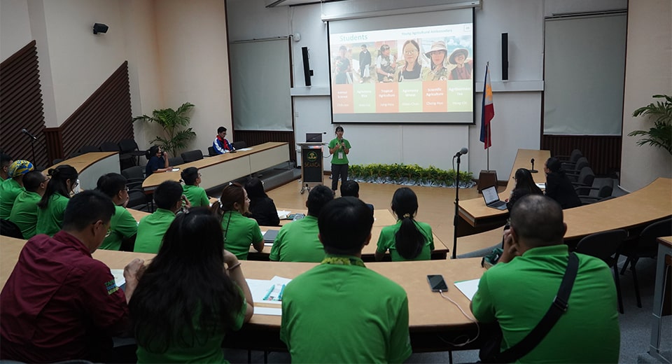 Ms. Huang Hung-chi, an agribusiness student at the National Chung Hsing University (NCHU) and one of Taiwan's youth ambassadors, delivers a presentation on her experiences during the TYAA New Southbound Policy Exchange Program.