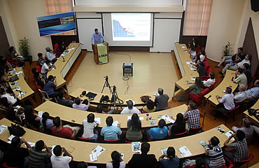 SEARCA Special Seminar “Meeting the Challenges of Food Security with Biotechnology” with Mark Lynas gathers scientists, researchers, faculty, and students from the University of the Philippines Los Baños (UPLB) and other research institutions in Los Baños, Laguna.